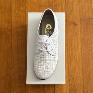 Brand new - European White LMDI Stamped Lace Oxford